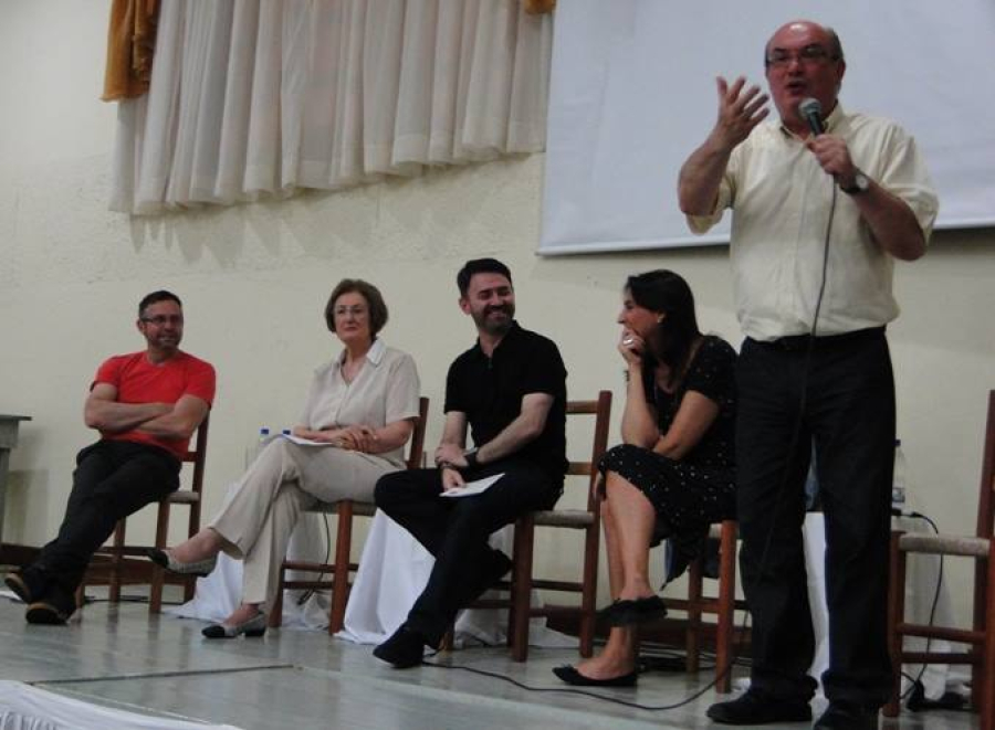 Sábado tem bate-papo Viver e não ter a vergonha de ser feliz!  e filó com o Grupo Girotondo, em Lourdes