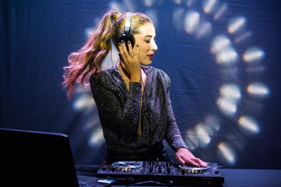 Novo single de Luiza Felício aposta na liberdade