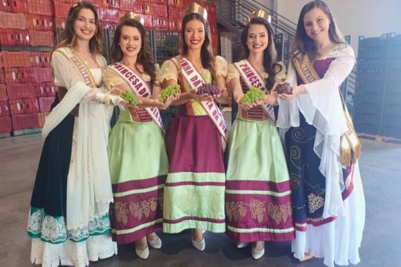 Festa da Uva recebe primeiras uvas para distribuir de graça