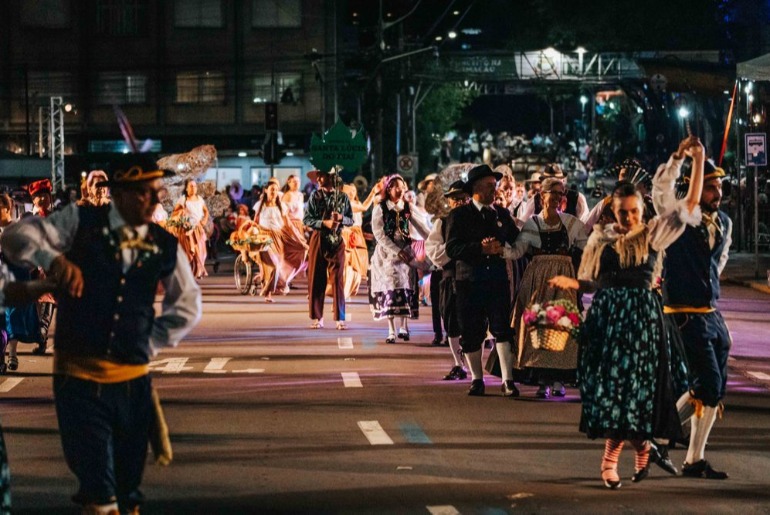 3º Desfile Cênico da Festa da Uva reuniu 13 mil pessoas