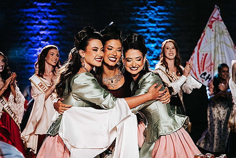 3º Desfile Cênico da Festa da Uva reuniu 13 mil pessoas