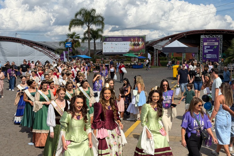 Cortes de diferentes festas do RS movimentam a Festa da Uva