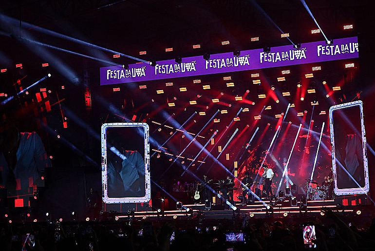 Luan Santana reúne milhares de fãs na Festa Nacional da Uva 