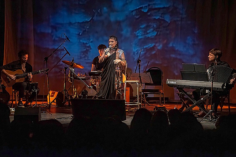 Claudia Amorim faz show do seu novo álbum “Novos Tempos” 