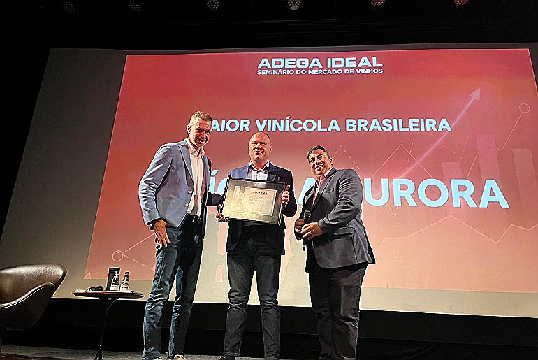  Aurora é reconhecida com maior vinícola brasileira