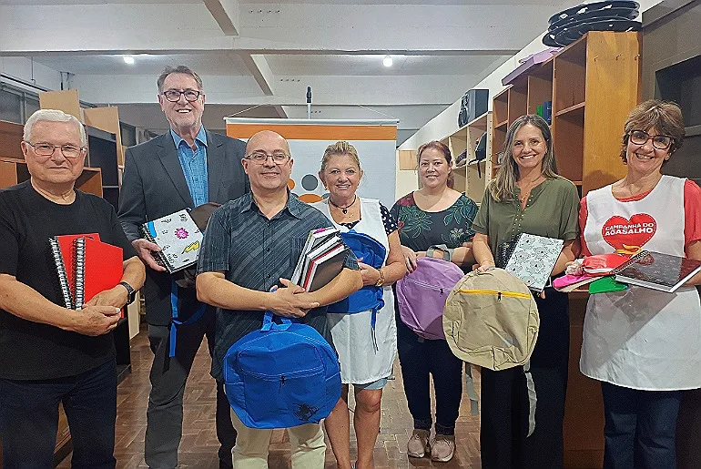 Unicred Integração destina kits escolares à Fundação Caxias