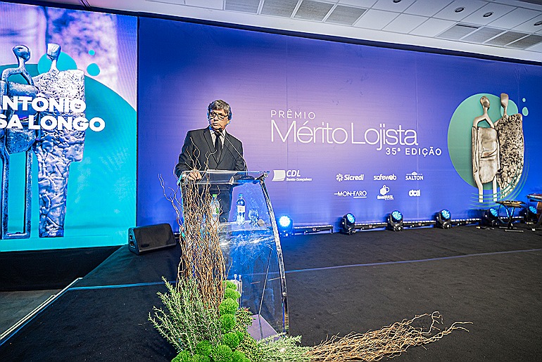 Antônio Longo recebe Troféu Personalidade da CDL-BG