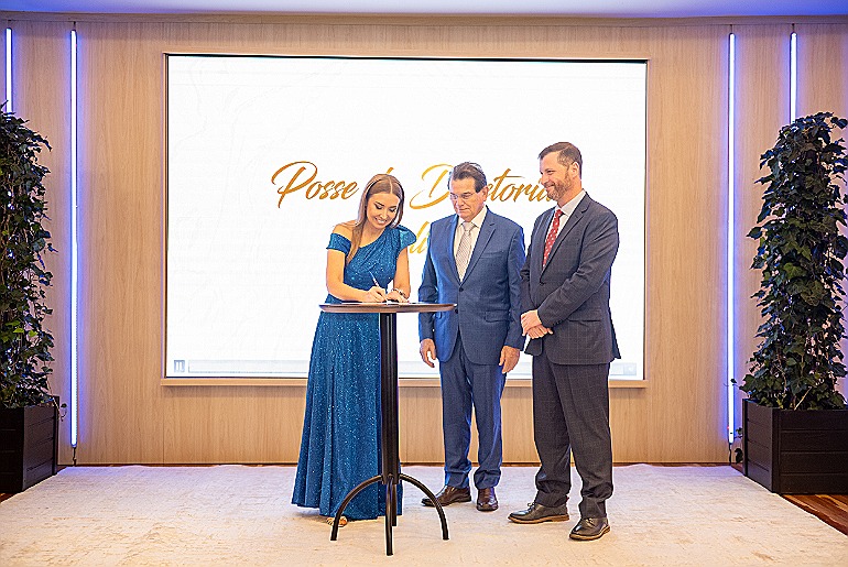 Márcia Costa assume presidência do Sindilojas Caxias 