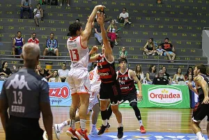 Caxias do Sul Basquete vence o Flamengo