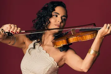 Carol Panesi mergulha na diversidade da cultura brasileira