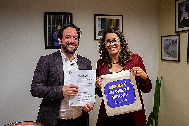 Denise Pessôa: Projeto regulamenta o trabalho de imigrantes