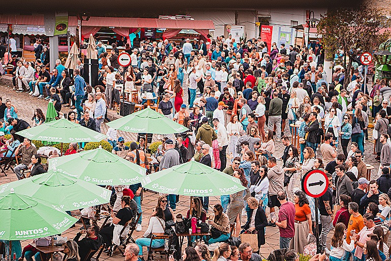 Festival do Grostoli reúne 80 mil pessoas em Garibaldi