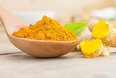 Uso da cúrcuma em suplementos exige cautela e avaliação