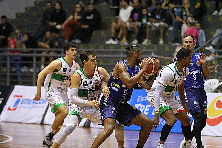 Caxias do Sul Basquete é superado pelo São José por 68 a 65