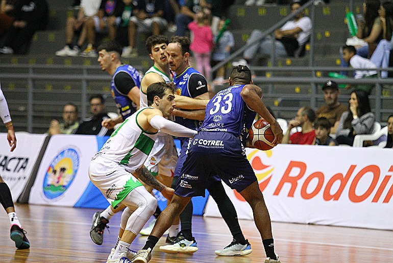Caxias do Sul Basquete é superado pelo São José por 68 a 65