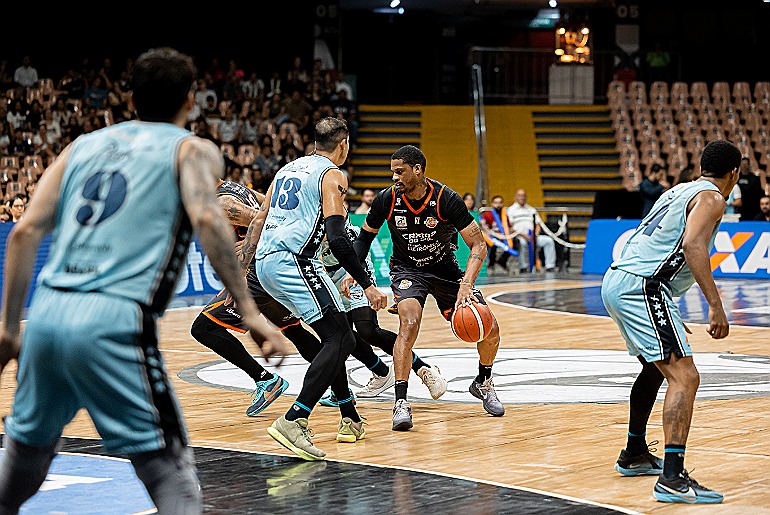 Caxias do Sul Basquete perde primeira partida dos Playoffs	