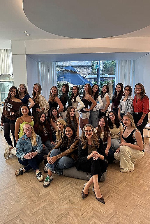 Estilista Ana Dotto inspira debutantes para vestidos