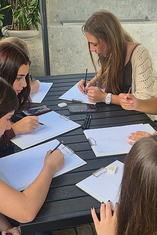 Estilista Ana Dotto inspira debutantes para vestidos