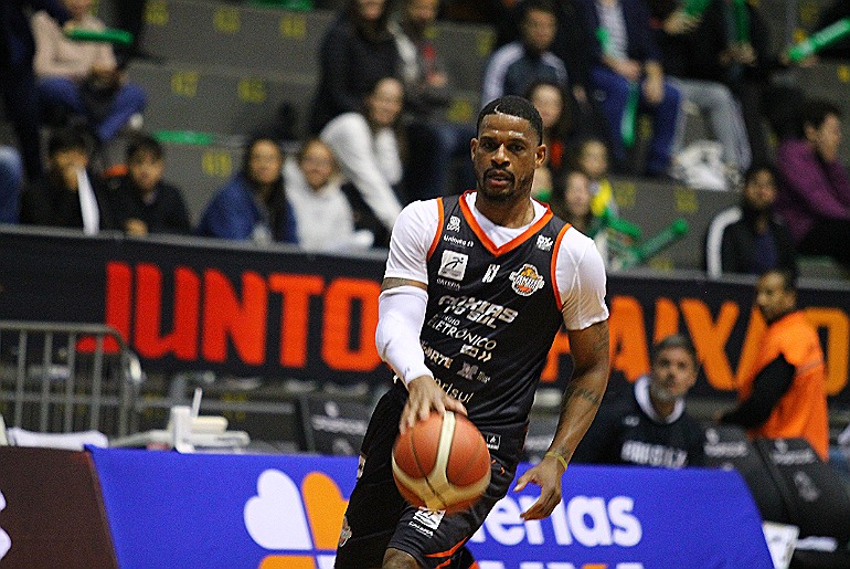 Caxias do Sul Basquete vence o Brasilia e garante jogo 4