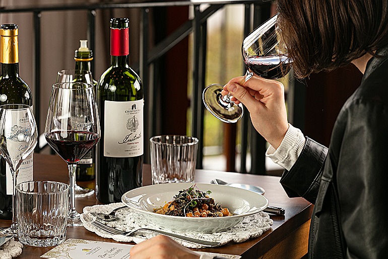 Esterina Restaurante apresenta novo menu inspirado em vinhos