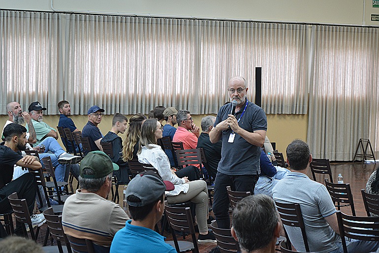 Garibaldi Tech e produtores debatem manejo sustentável