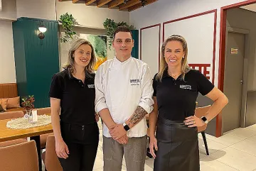 Brigitte comemora três anos com encontro e rodízio de pizzas