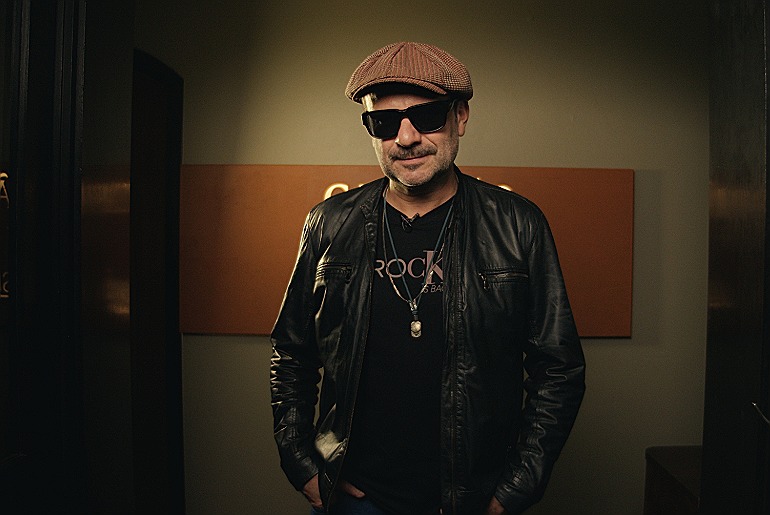 Casarão 363 recebe temporada acústica com Fabrício Beck 