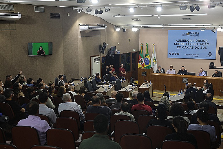 “Serviço de Táxi-lotação não vai acabar”, afirma Elói Frizzo