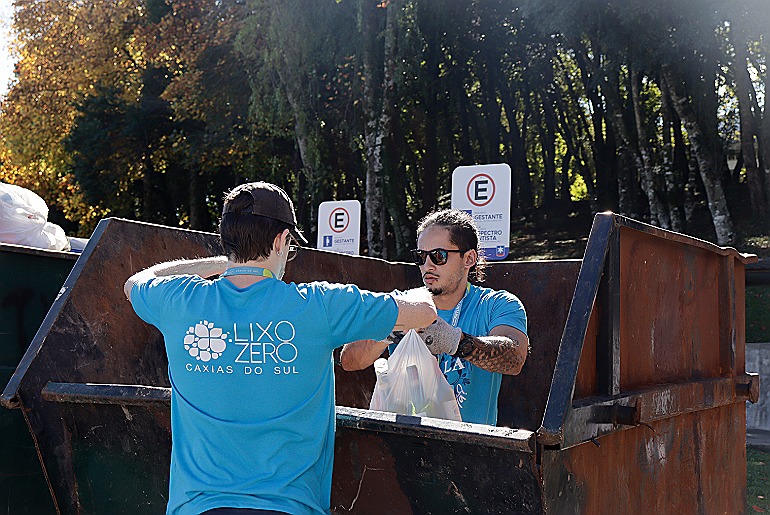 Villagio Caxias recebe ação de coleta de resíduos especiais 