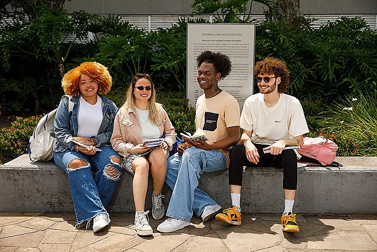 Início de semana com vagas de estágio, bolsas até R$ 1.500