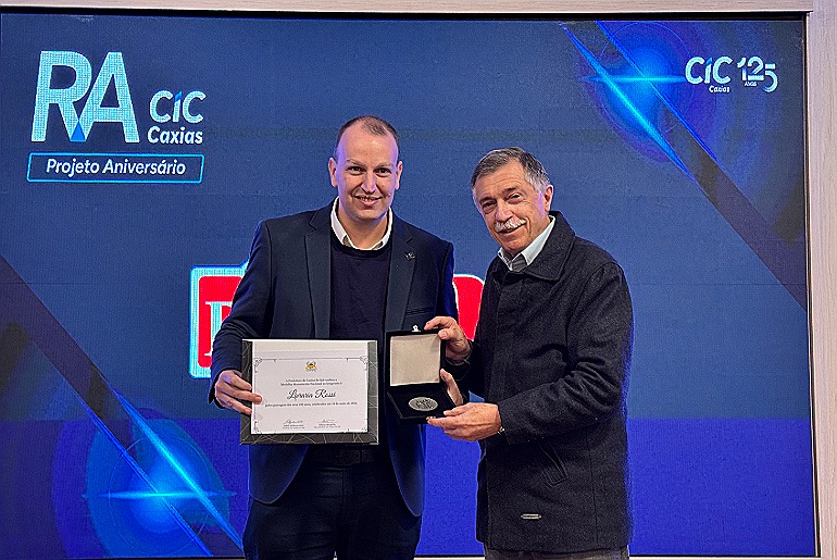 Medalha Monumento ao Imigrante à centenária Livraria Rossi