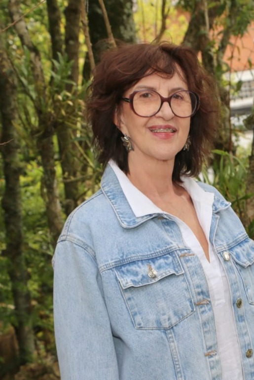    Empresária Diva Posser lança o livro “Acaso ou destino”