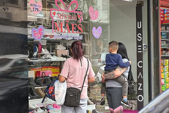 Dia das Mães impulsiona comércio, com vendas 2% maiores