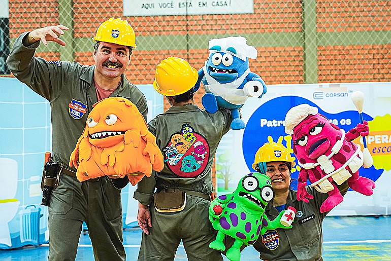 Vilões do Esgoto invadem escolas e ensinam sobre saneamento