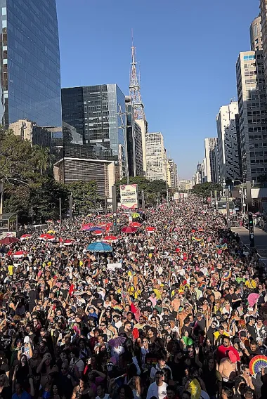 30 anos | Parada do Orgulho LGBT+ brilhou na Paulista