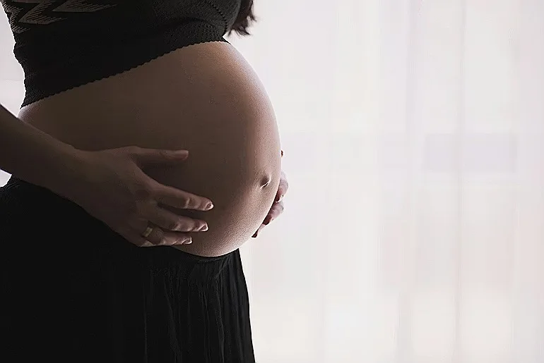 Epilepsia e AVC elevam riscos na gestação e exigem cuidados