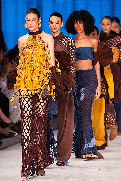 Coleção autoral abre desfile da 48ª Maratona da Moda da UCS