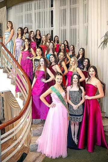 Debutantes brilham na passarela em noite de solidariedade 