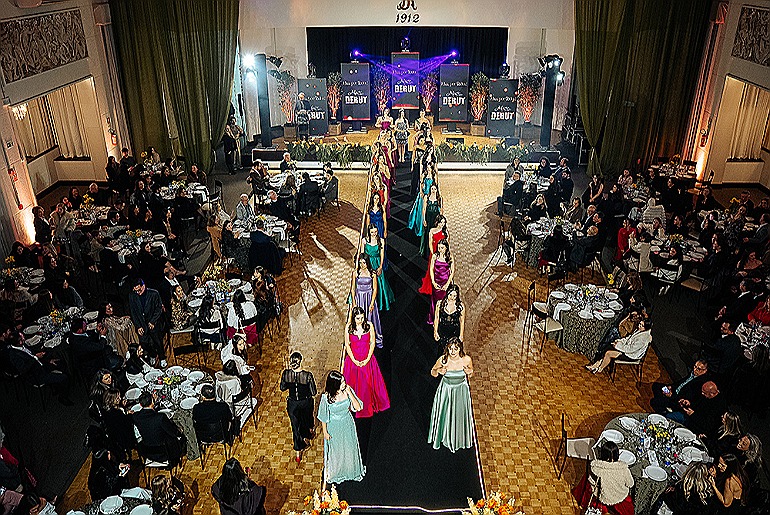Debutantes brilham na passarela em noite de solidariedade