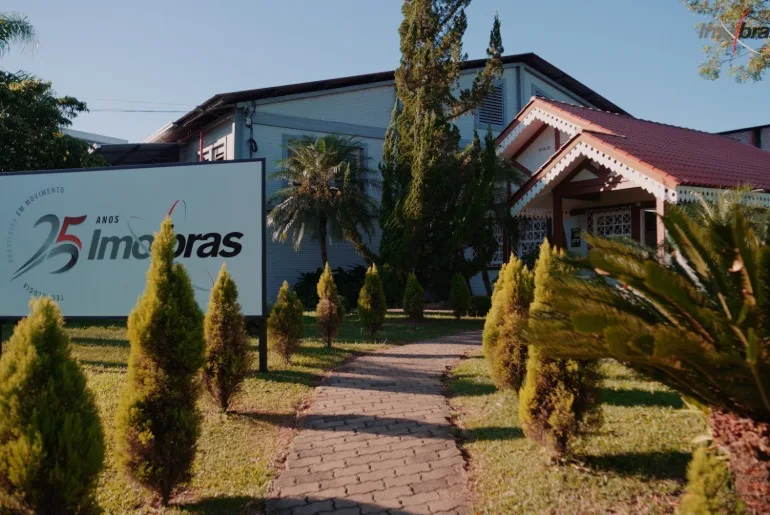  Primeira fabricante nacional de motores de corrente contínua