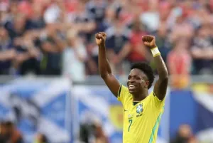 Brasil vence a Escócia e se classifica em primeiro no grupo
