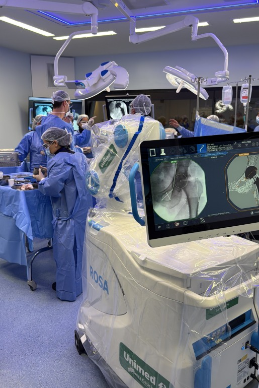 Unimed realiza inédita cirurgia robótica de quadril 