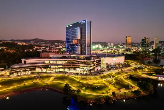 Pontal Shopping conquista prata com dois troféus