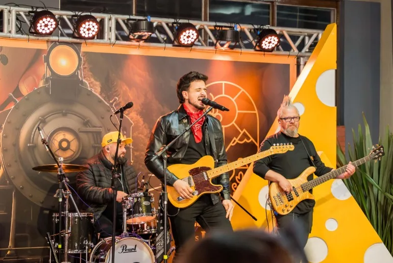Em Carlos Barbosa | 34º FestiQueijo destaca shows e programação diversificada no segundo final de semana