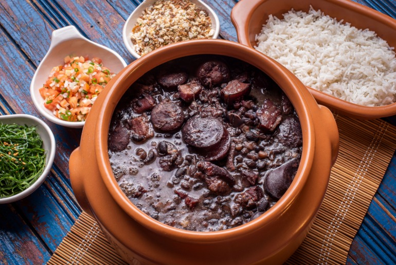 Feijoada em hotel da Capital combina inverno gaúcho e clima de Copa do Mundo