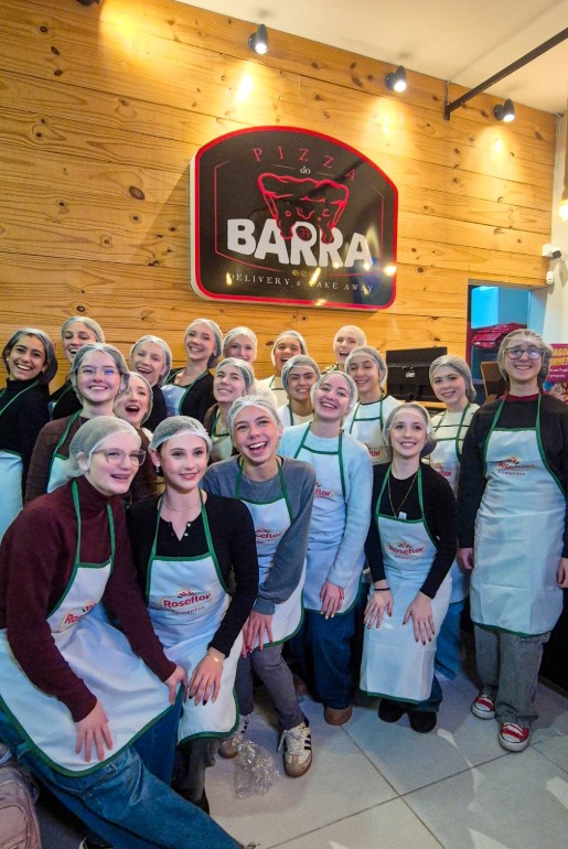 Debutantes têm noite de pizza, diversão e novas experiências 
