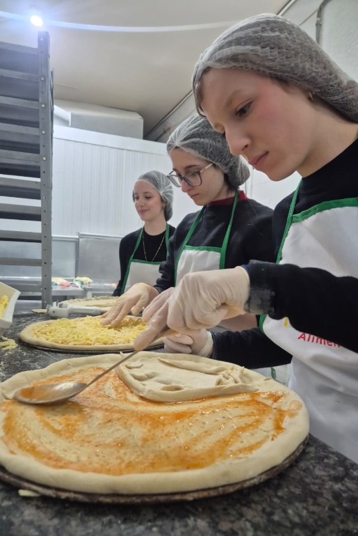 Debutantes têm noite de pizza, diversão e novas experiências