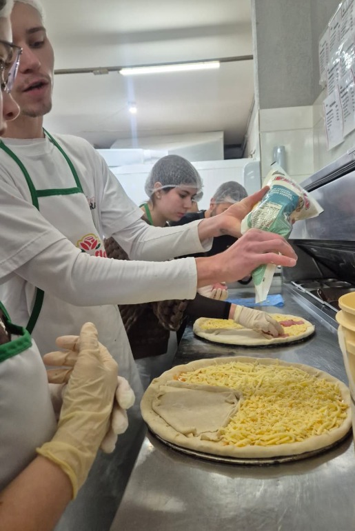 Debutantes têm noite de pizza, diversão e novas experiências