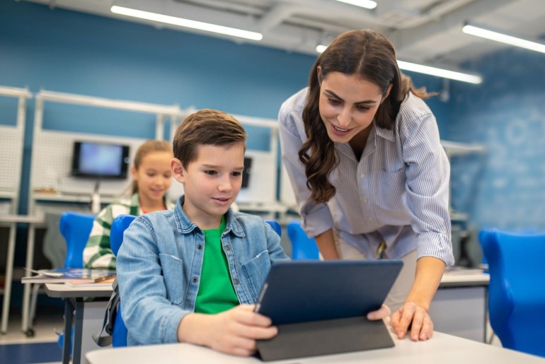 A tecnologia e a escola atual: inovação com propósito pedagógico