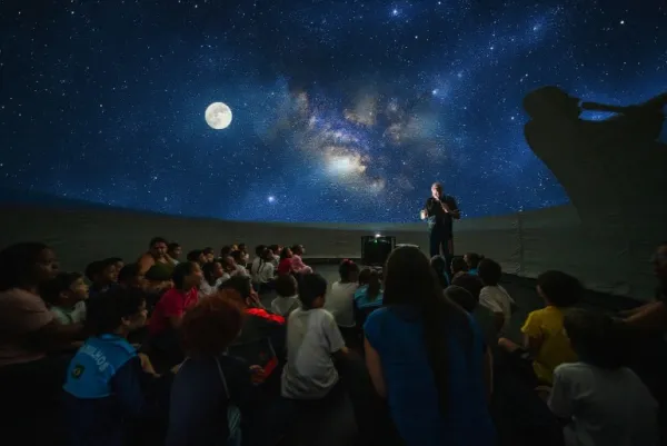 Shopping de Caxias do Sul recebe Planetário Fulldome com experiência imersiva em 360° durante as férias escolares